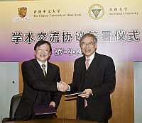 Prof. Lawrence J. Lau (right), Vice-Chancellor of the Chinese University of Hong Kong, and Prof. Yi Hong (left), President of Southeast University, signs a renewal agreement for academic exchange between the two universities